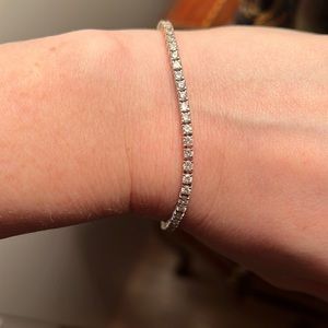 Diamond tennis bracelet 4.20 total carat weight. ONE bracelet